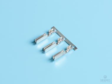 單腳三角型電源端子，品字尾電源端子，橫模，鍍鉻（A03-01）