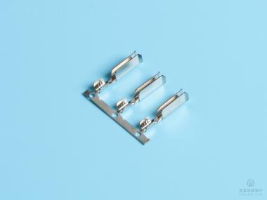 單腳三角型電源端子，品字尾電源端子，橫模，鍍鉻（A03-01）